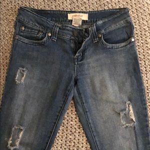 Low rise boyfriend style jeans.